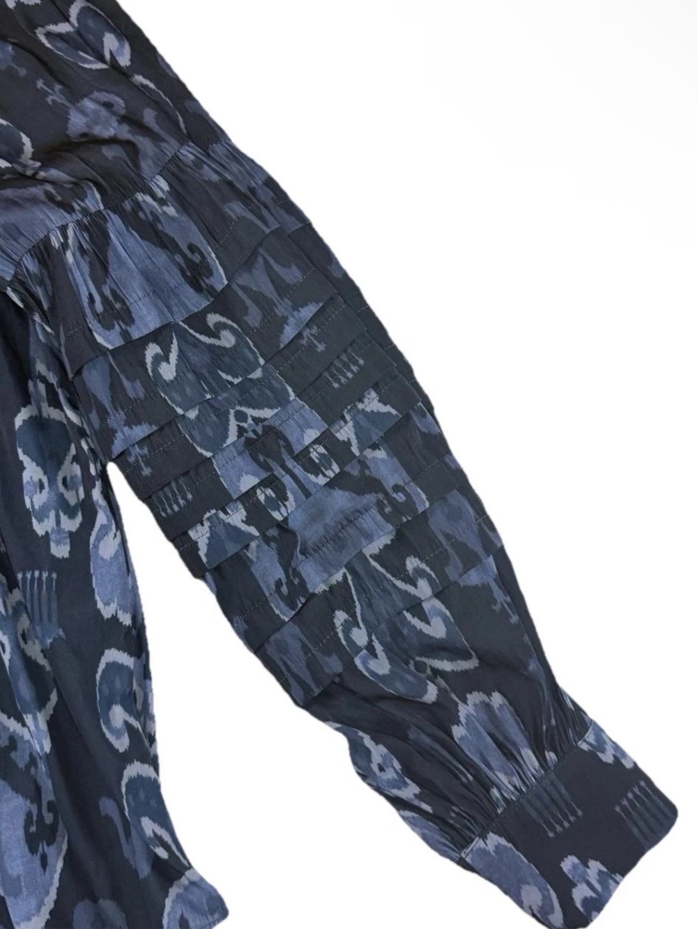 Chicos Ikat Shirt Women’s US 6 Indigo Blue Boho Peasant Pleated Bishop Sleeves - Picture 3 of 7
